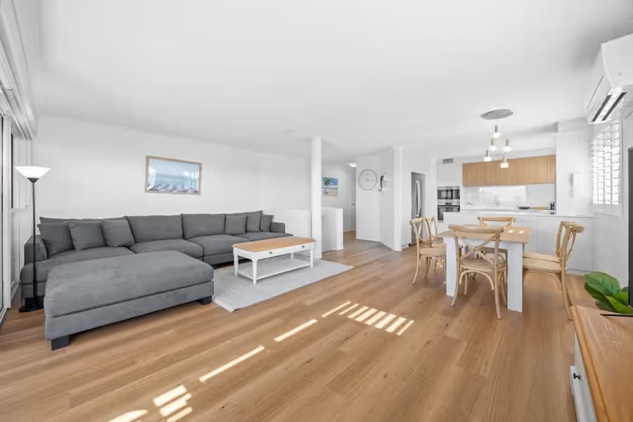 Stylish 4-bed Townhouse